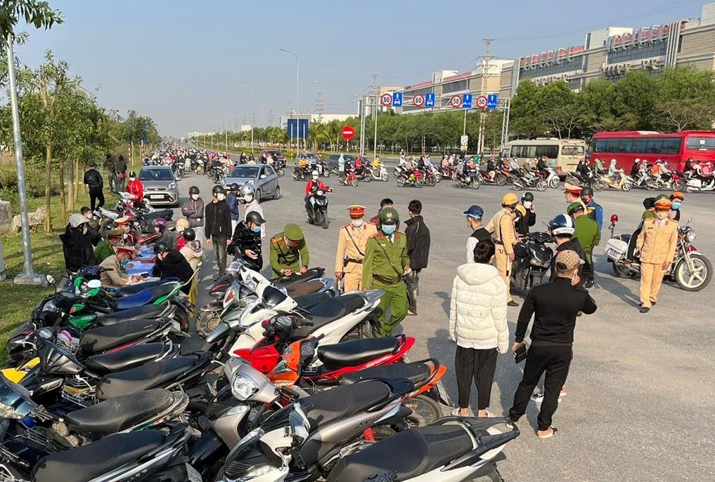 Duy trì trật tự an toàn giao thông khu vực ngã 3 VSIP, huyện Thủy Nguyên